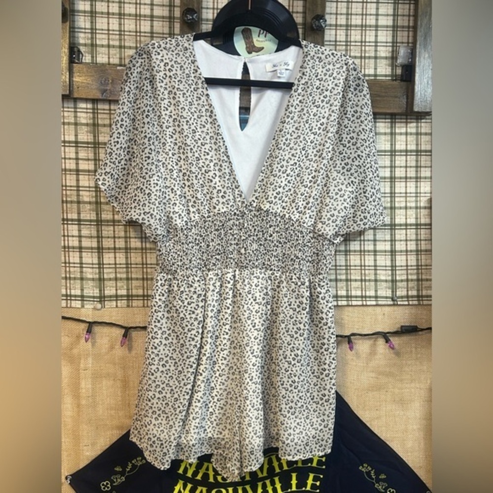 She + Sky Women’s Animal Print Romper Large